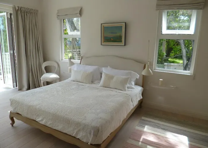 Mimi Beachfront * Beau Vallon (Mahe)