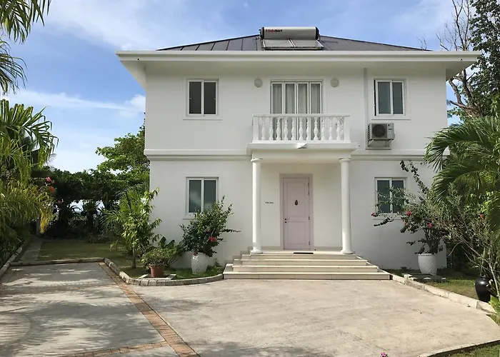 Vila Mimi Beachfront *